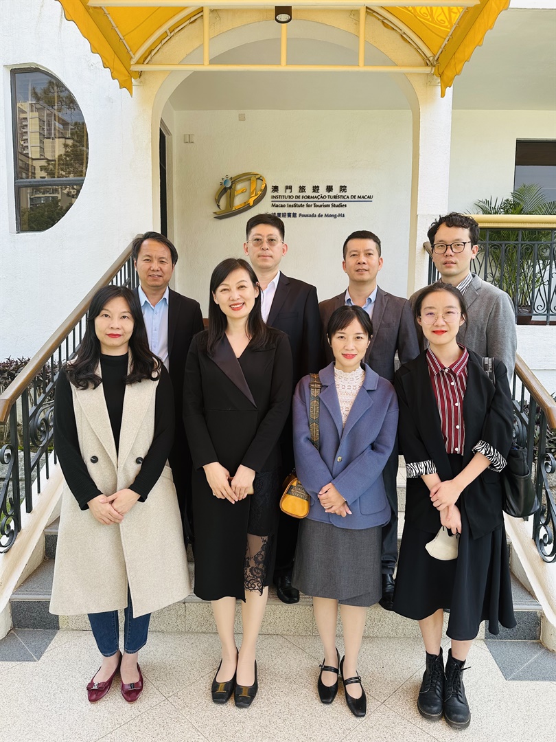 持續教育學校為海南經貿職業技術學院教師團隊開辦 “旅遊及酒店培訓班”(In Chinese only)