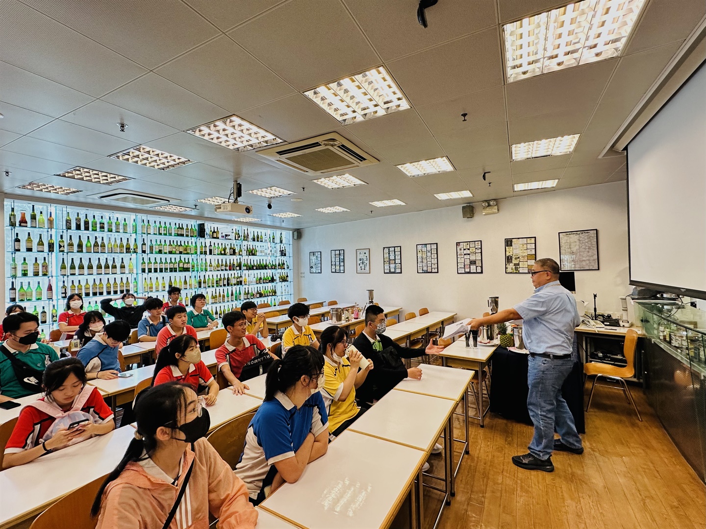 澳旅院為香港明愛聖若瑟中學開辦 雞尾酒入門工作坊 (Chinese Only)