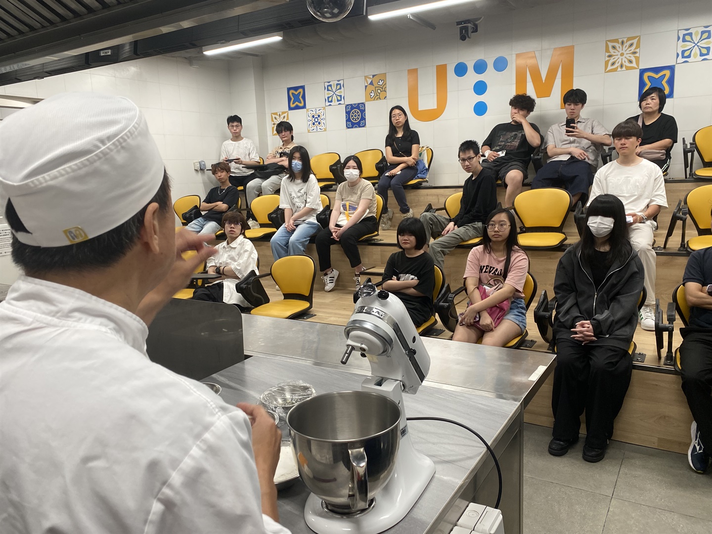 新華夜中學學生參訪澳門旅遊大學 體驗專業教學與款待文化 (Chinese only)