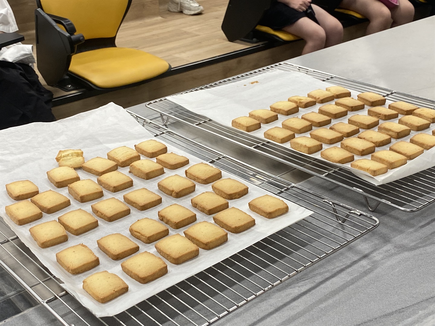 新華夜中學學生參訪澳門旅遊大學 體驗專業教學與款待文化 (Chinese only)