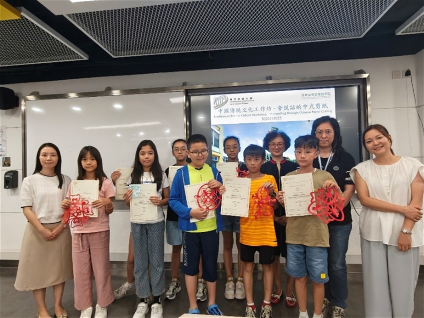 澳旅大舉辦中國傳統文化工作坊“會說話的中國剪紙”工作坊  (In Chinese Only)