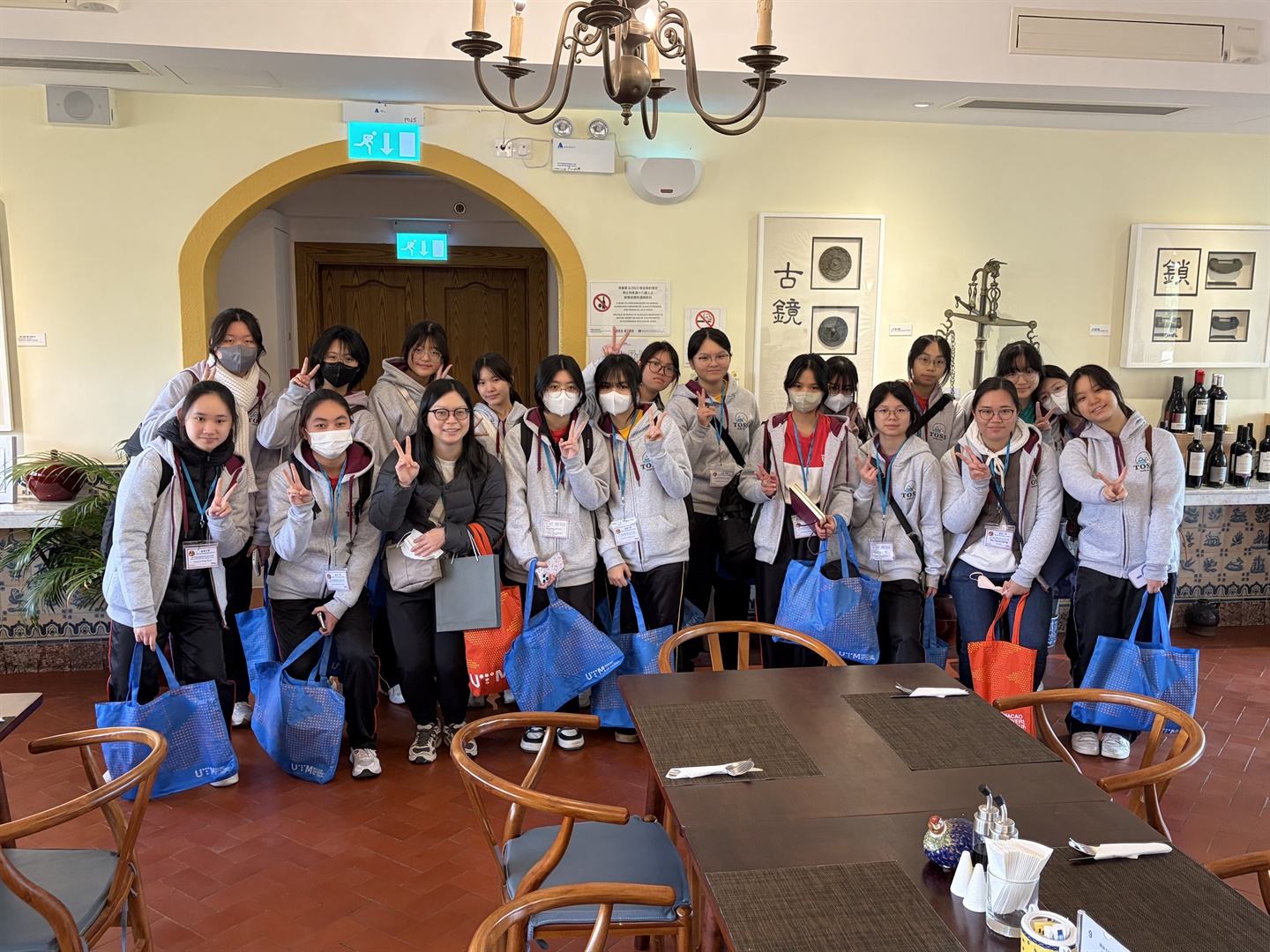 澳旅大為香港德愛中學開辦餐桌禮儀與土生葡人美食文化研學(Chinese Only)