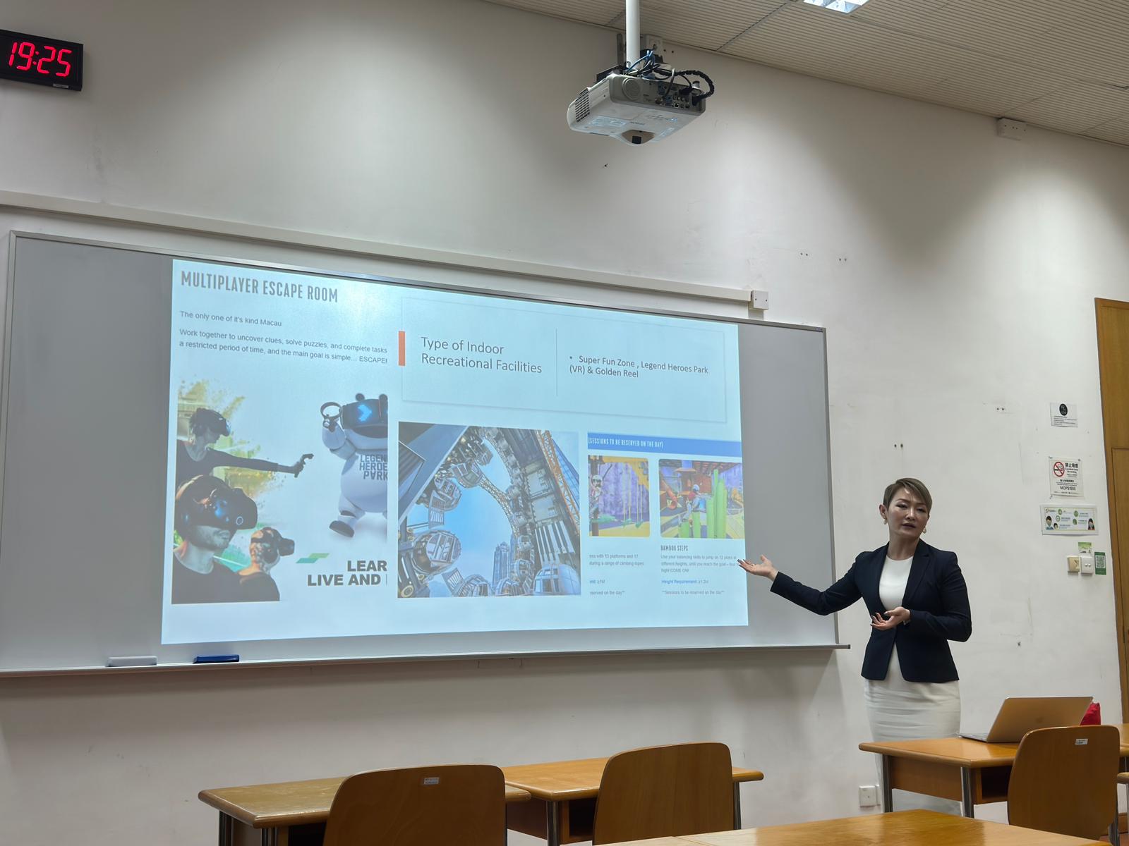 Studio City spa and leisure director discusses leisure management with UTM students