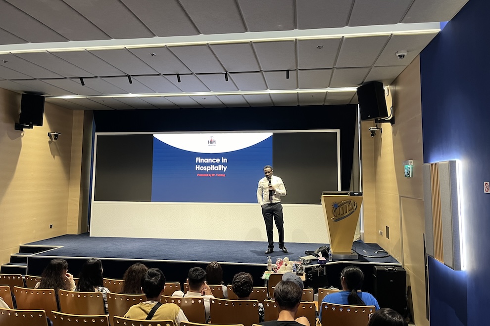 Scholar from Hotel Institute Montreux delivers hotel pricing principles lecture to UTM students