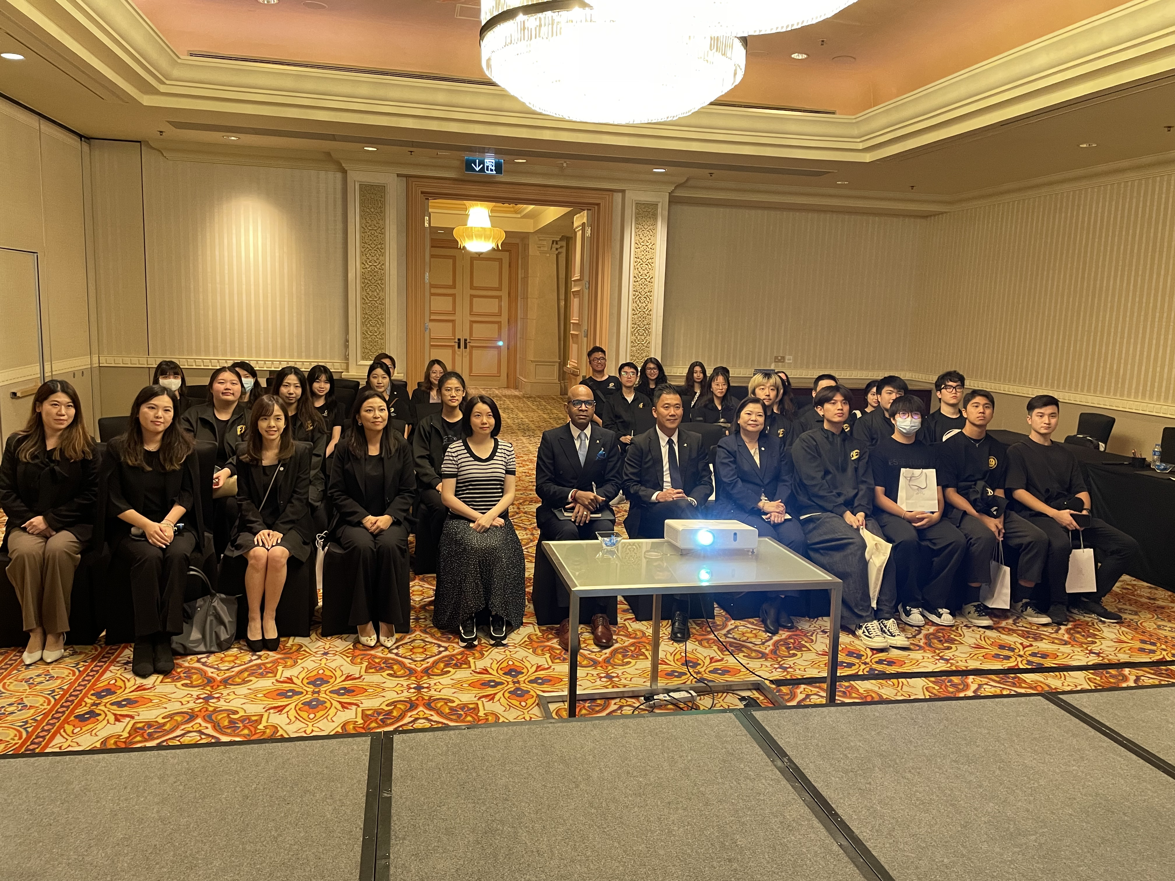 酒店管理二年级学生到澳门喜来登大酒店及澳门瑞吉酒店实地考察
