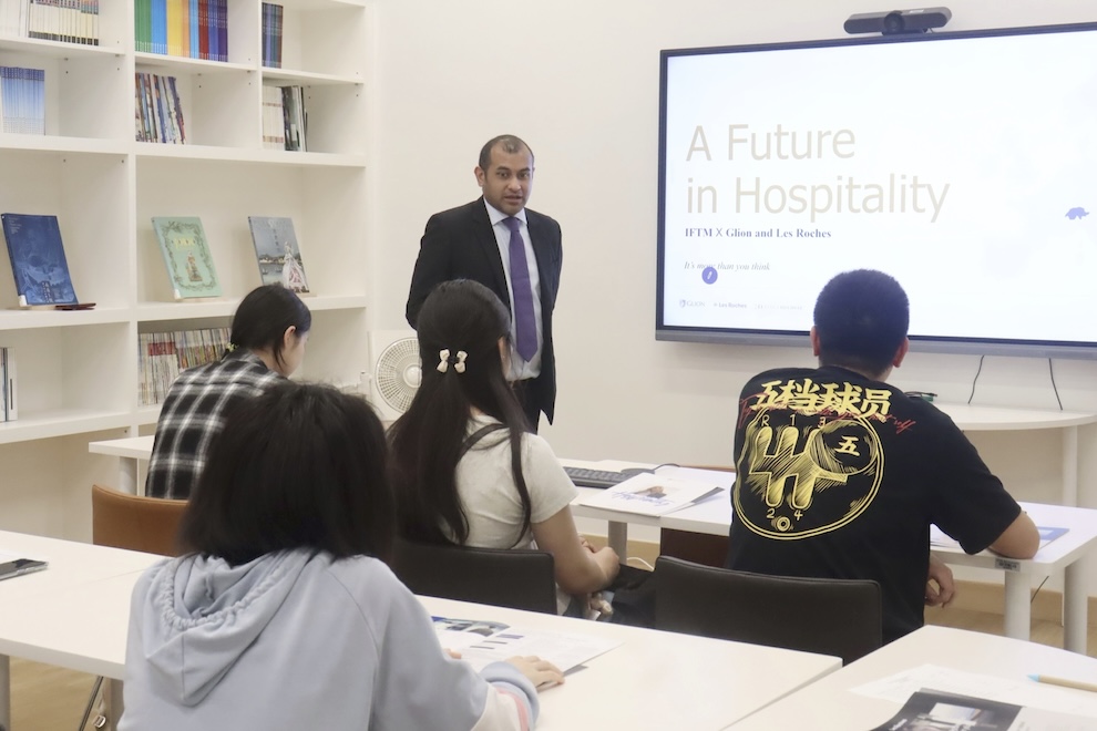 格里昂高等教育学院及理诺士国际酒店管理学院代表为澳旅大学生主讲“3+1双学士学位课程”宣讲会