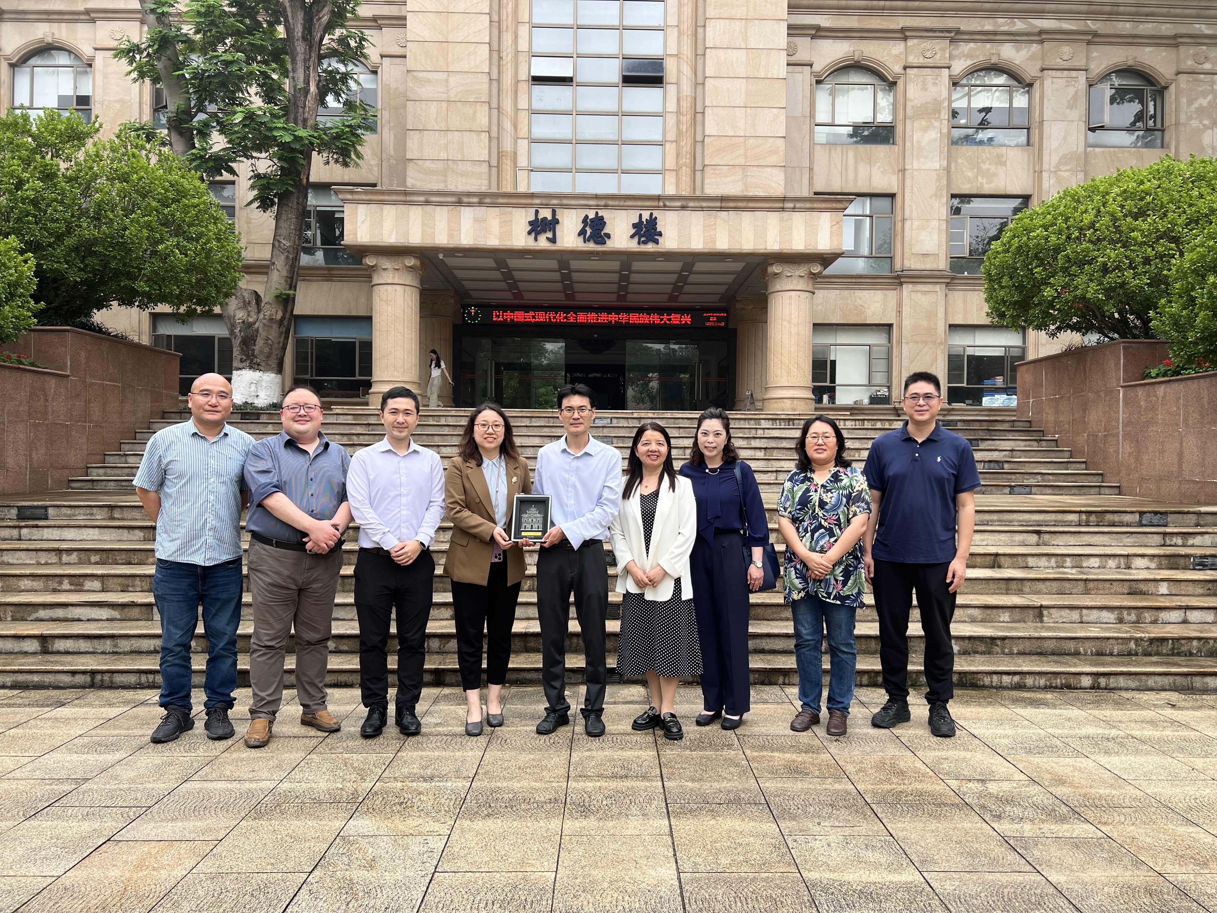 澳门旅游大学代表团访问电子科技大学中山学院