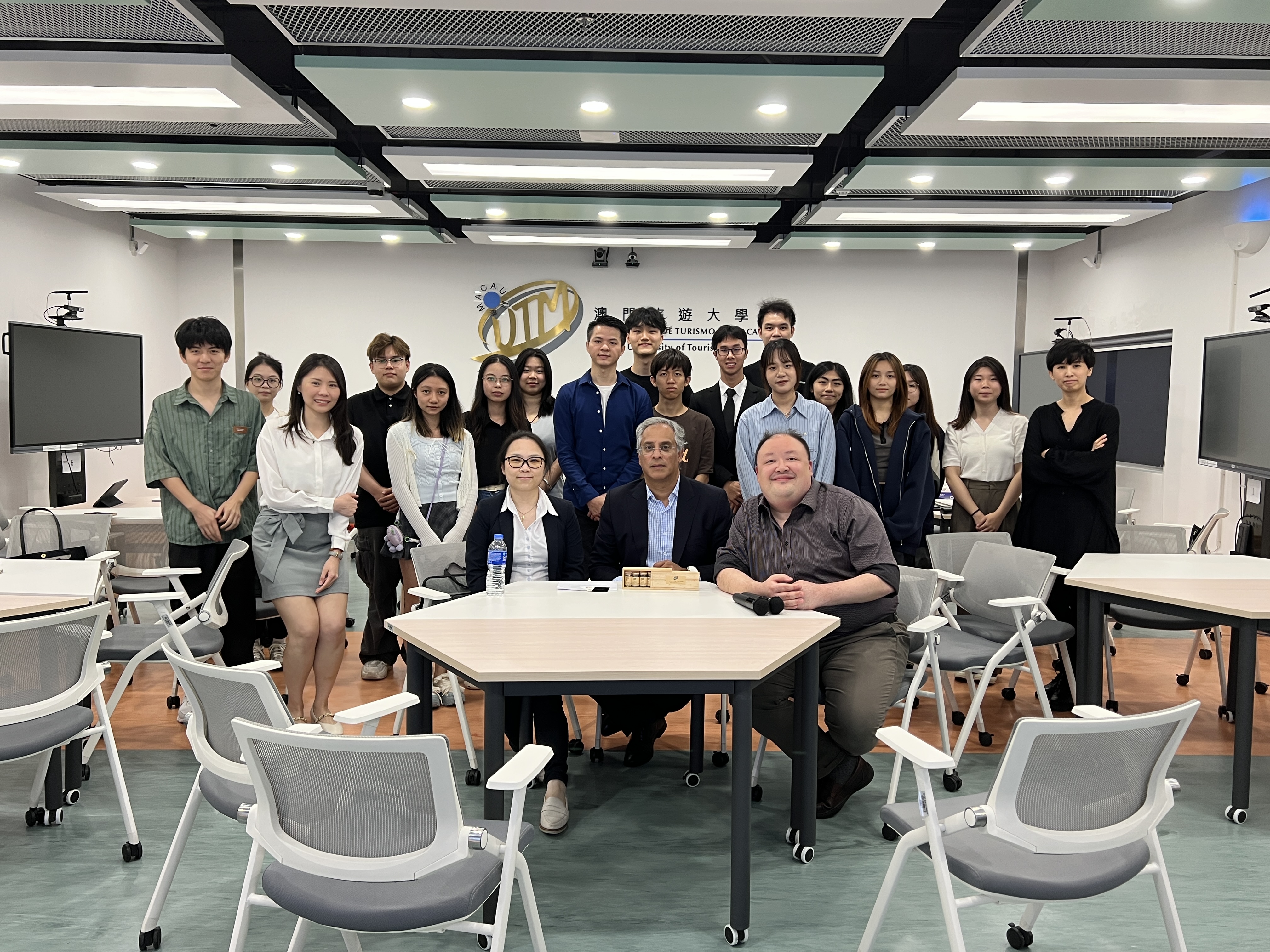 来自银河的会展资深人士向本校学生分享交流