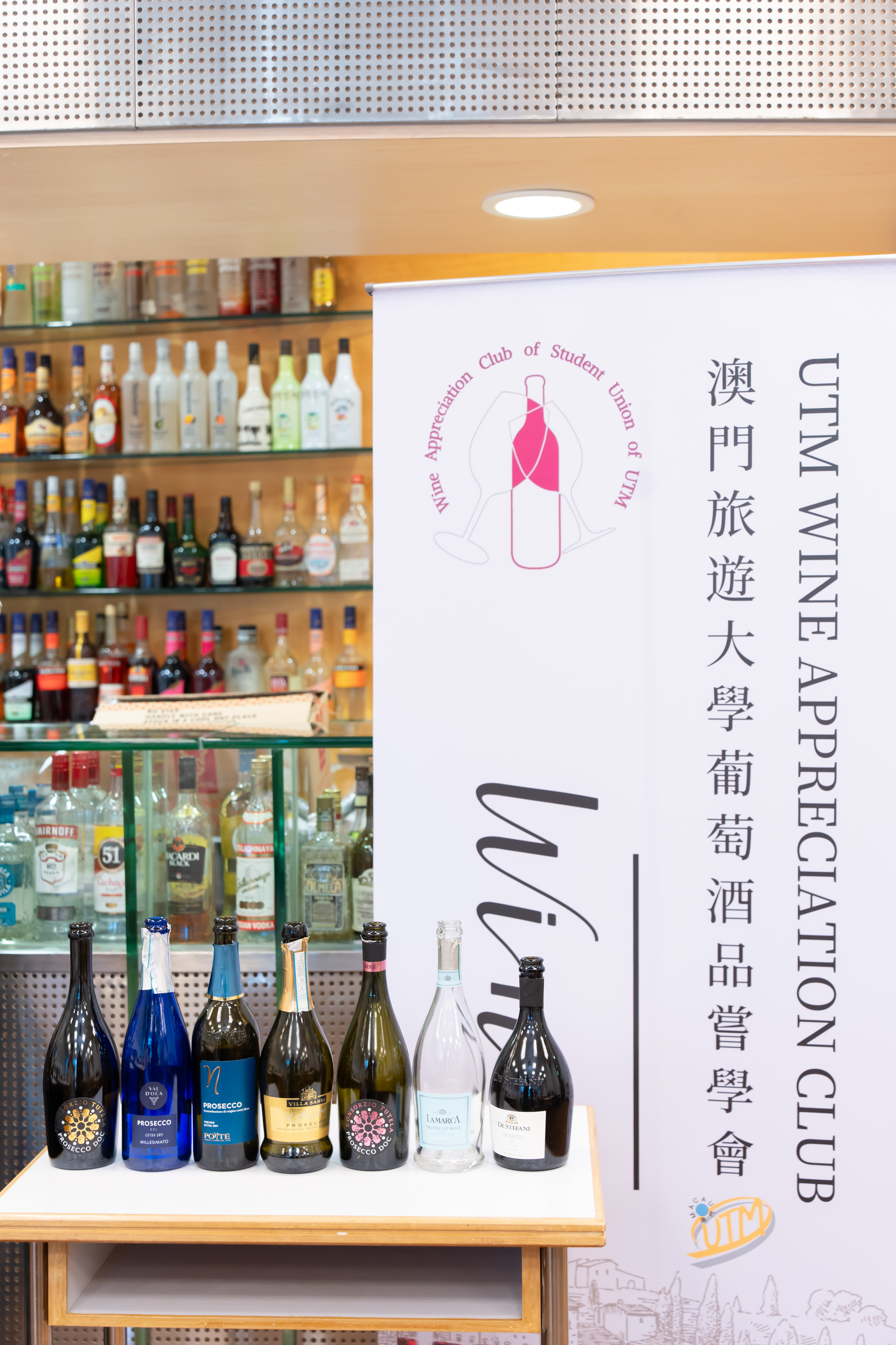 著名葡萄酒大師親臨澳旅大指導學生意大利氣泡酒知識