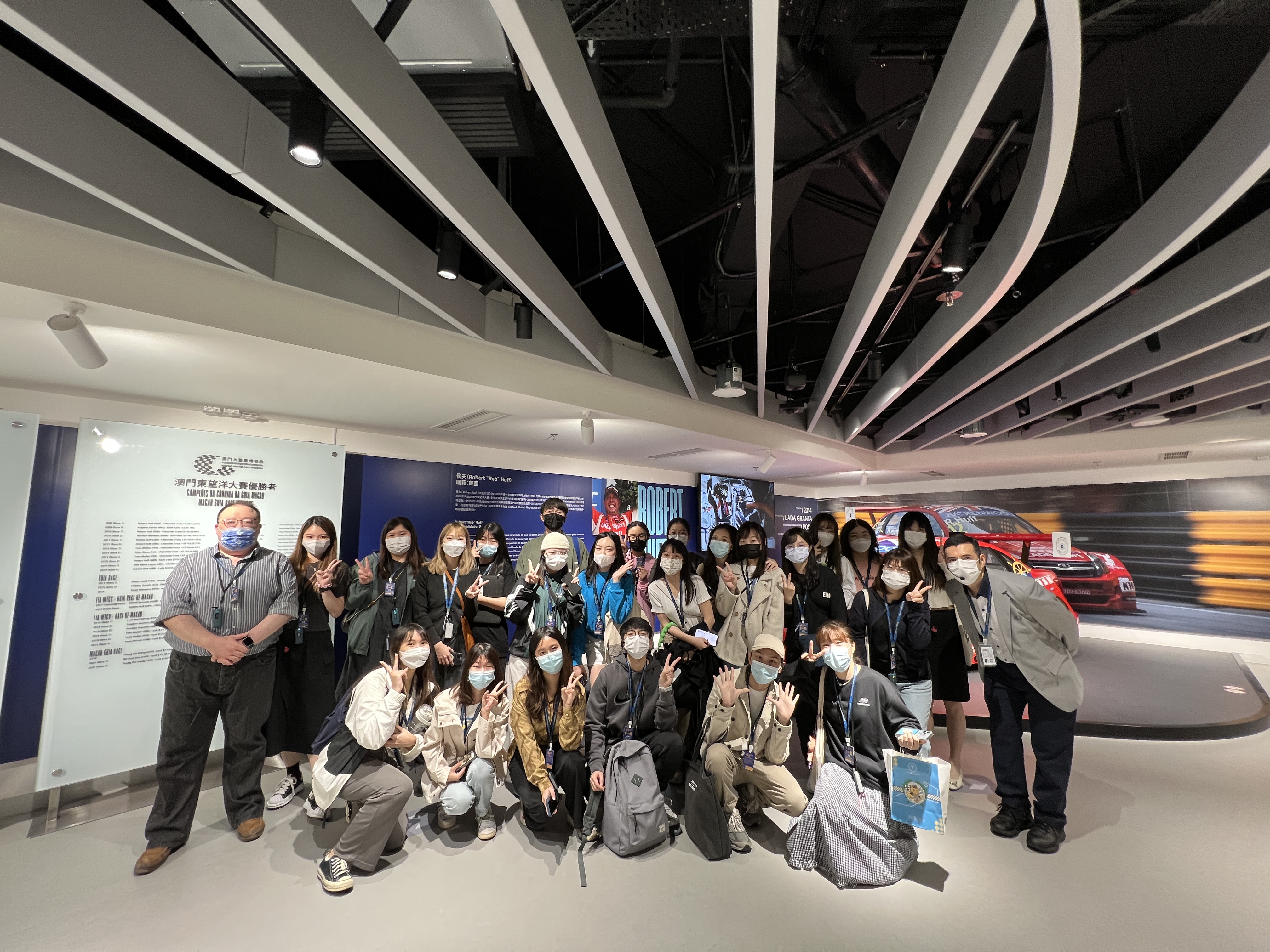 學生參觀澳門格蘭披治大賽車博物館