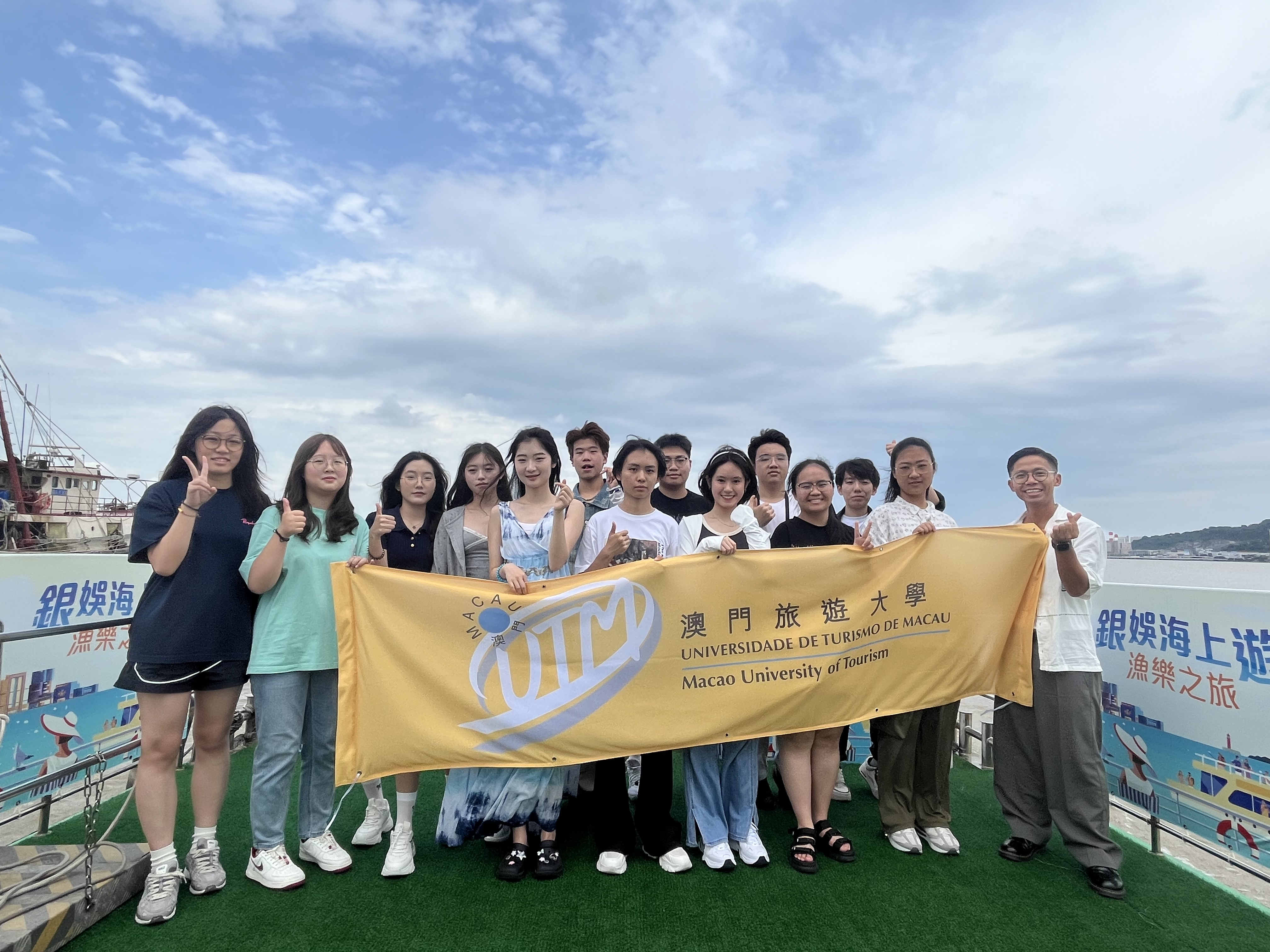 UTM students joined the “GEG Sea Cruises: Fishing Heritage Leisure Tour” sponsored by GEG to experience fishing village culture history and landscapes in Macao(Português)