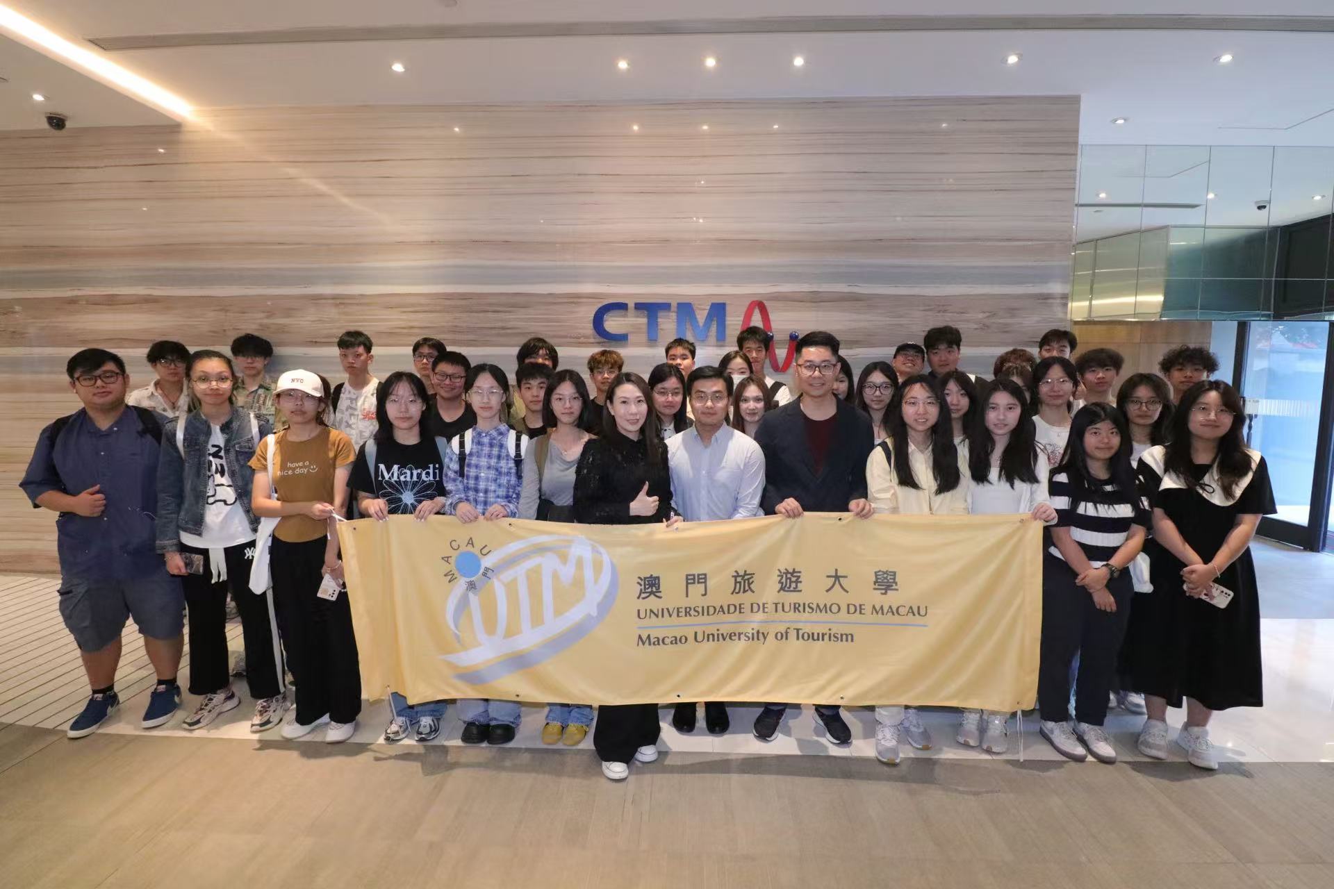 澳旅大大一學生參觀澳門電訊深入了解現代智慧通訊技術